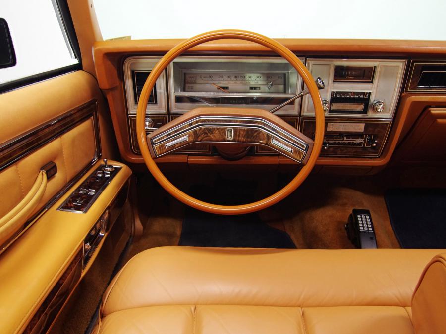 Интерьер Lincoln Continental Coupe 1978 года  (фото 9 из 9)